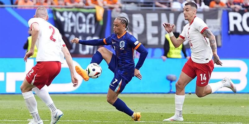 Ba Lan vs Hà Lan đã trình diễn lối chơi cực kỳ cống hiến và nỗ lực