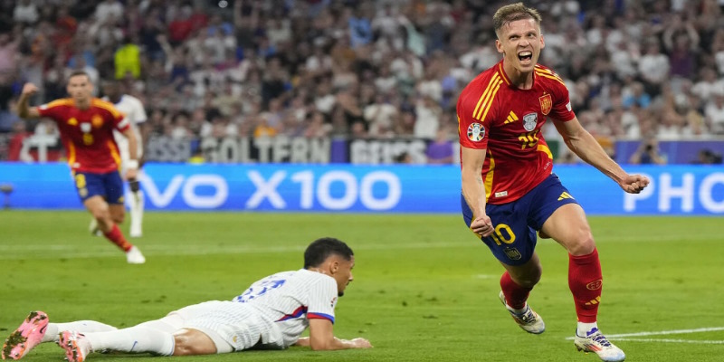 Dani Olmo ghi bàn ấn định chiến thắng 2 - 1 cho Tây Ban Nha