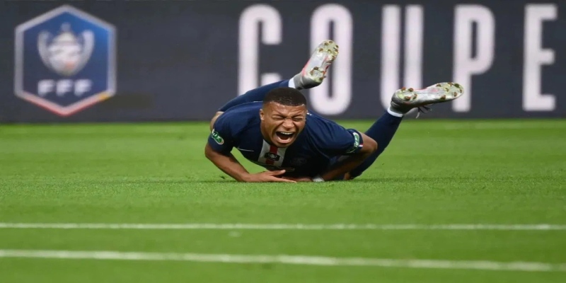 Pháp sẽ phải gặp khó khăn vì Mbappe gặp chấn thương